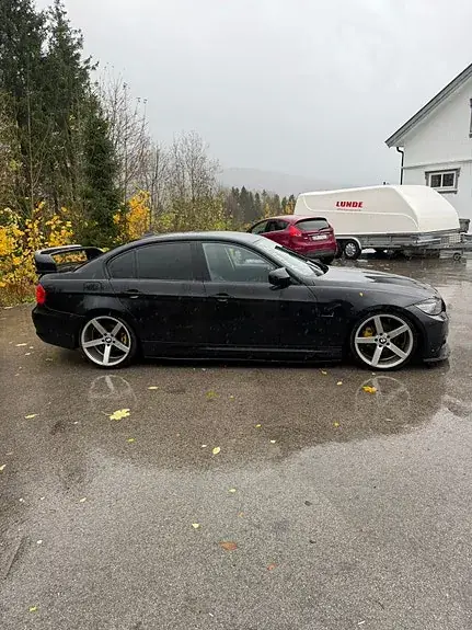 BMW 318D 2009 photo 4