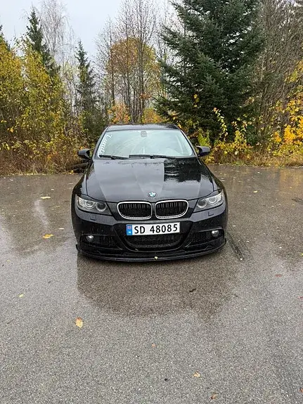 BMW 318D 2009 photo 2