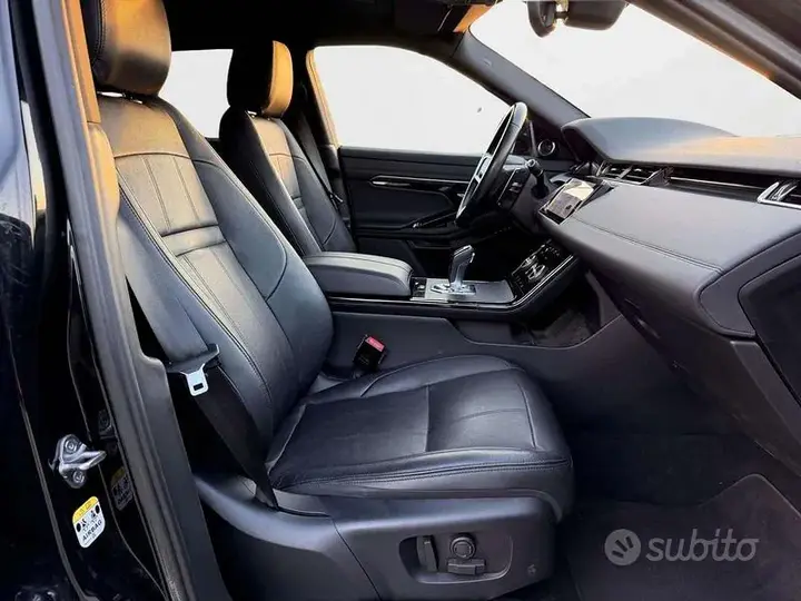 Land Rover Evoque 2022 photo 3