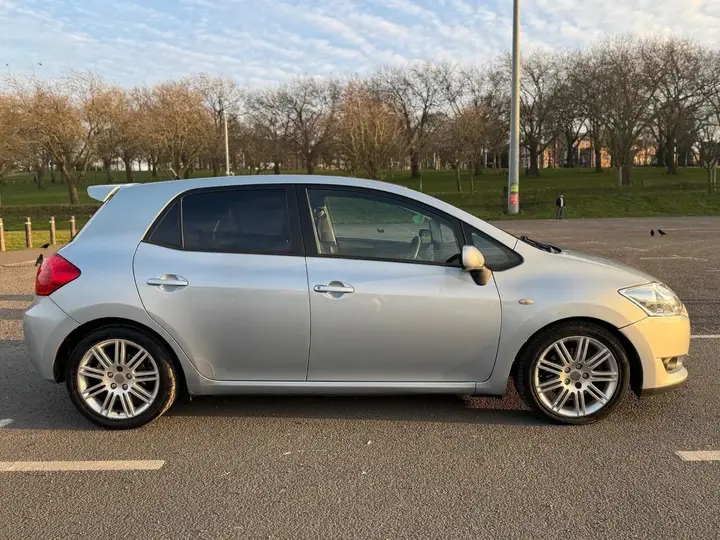 Toyota Auris 2008 photo 2
