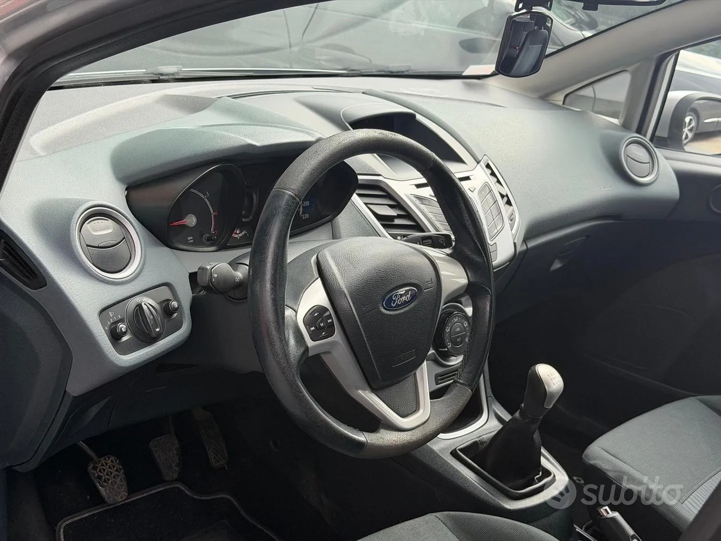 Ford Fiesta 2010 photo 5