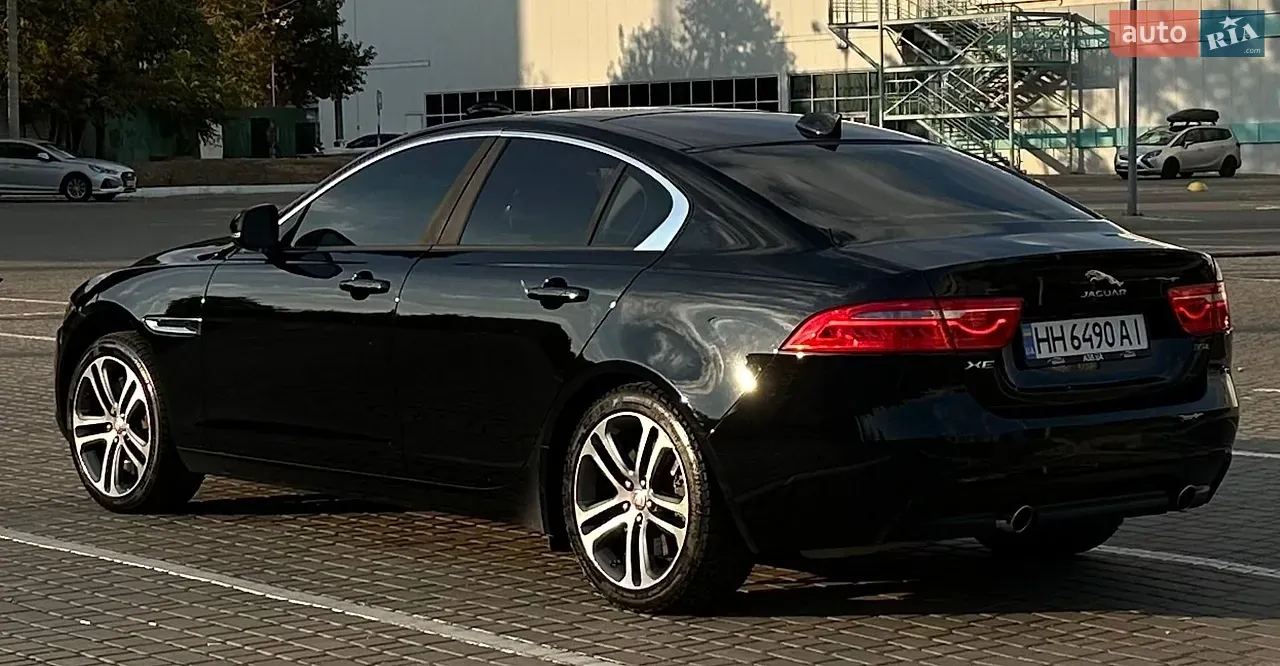 Jaguar Xe 2016 photo 5