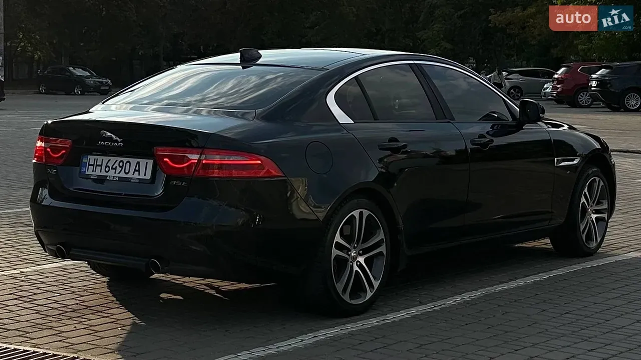 Jaguar Xe 2016 photo 3
