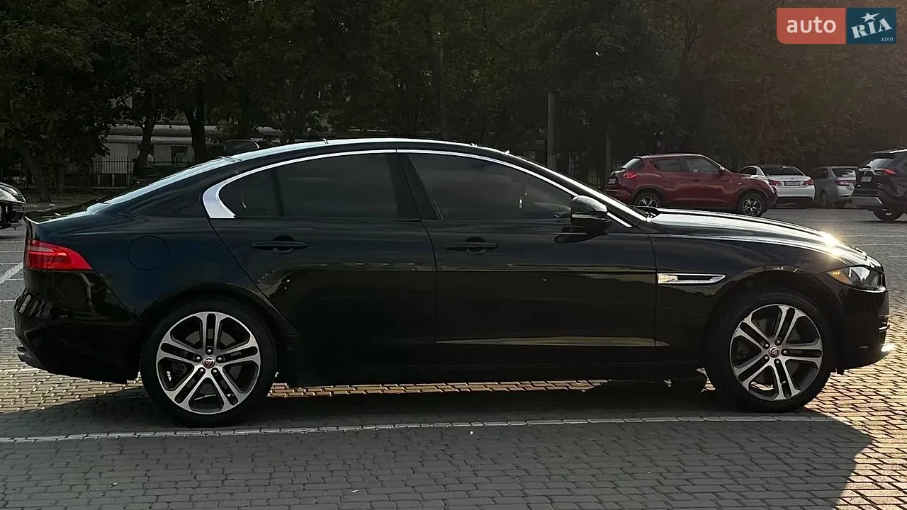 Jaguar Xe 2016 photo 4