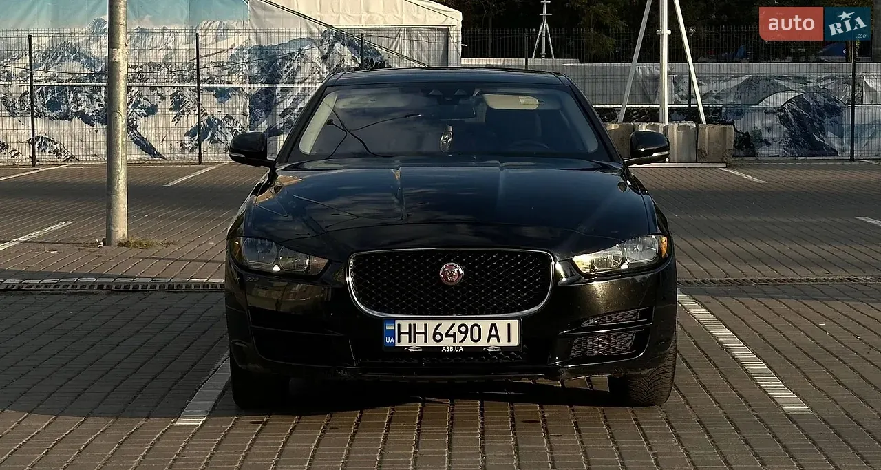 Jaguar Xe