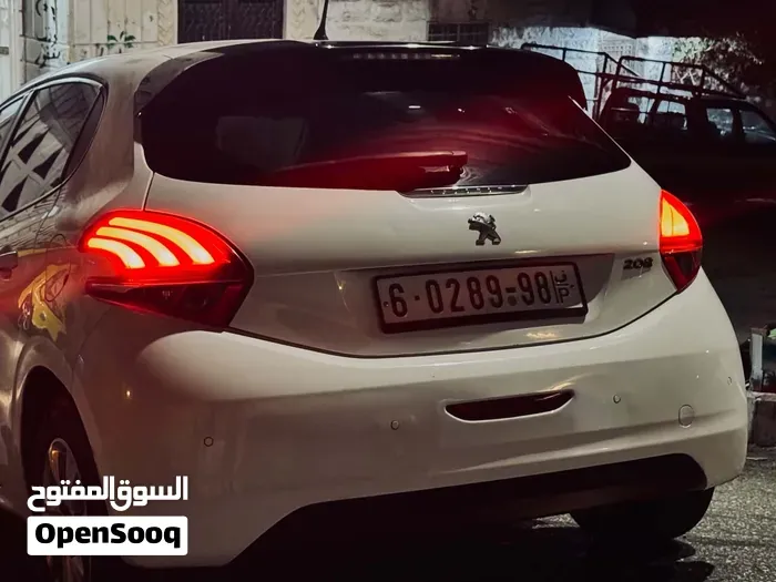 Peugeot 208 2017 photo 2