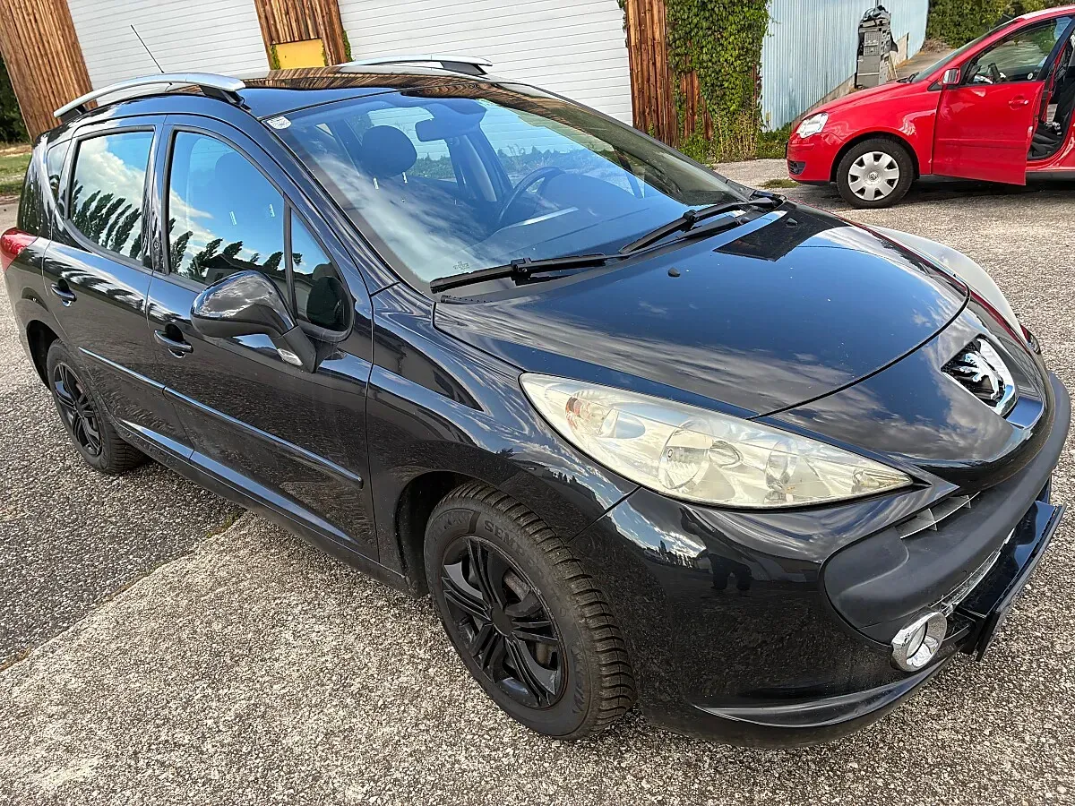 Peugeot 207 2010 photo 2