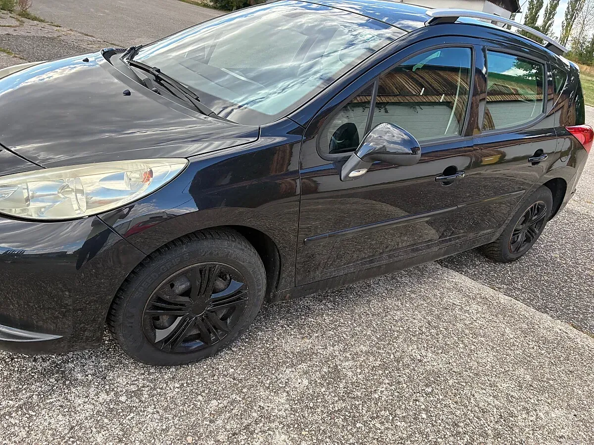 Peugeot 207 2010 photo 3
