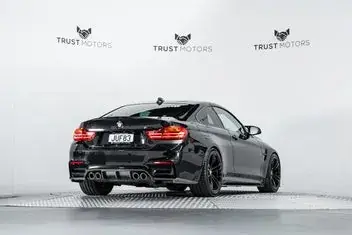 BMW M4 2014 photo 4
