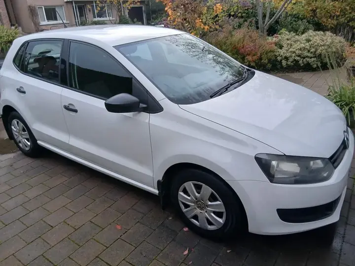 Volkswagen Polo 2011 photo 2