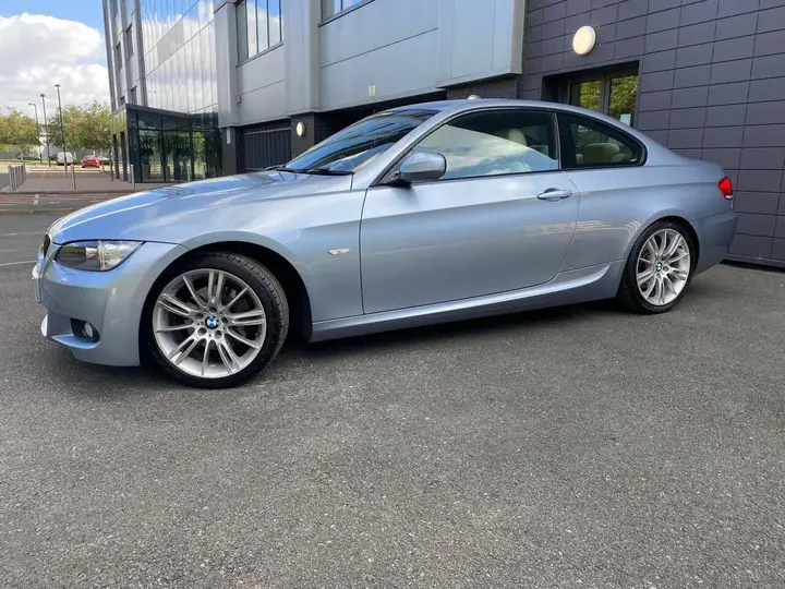 BMW 3 Series 2010 photo 4