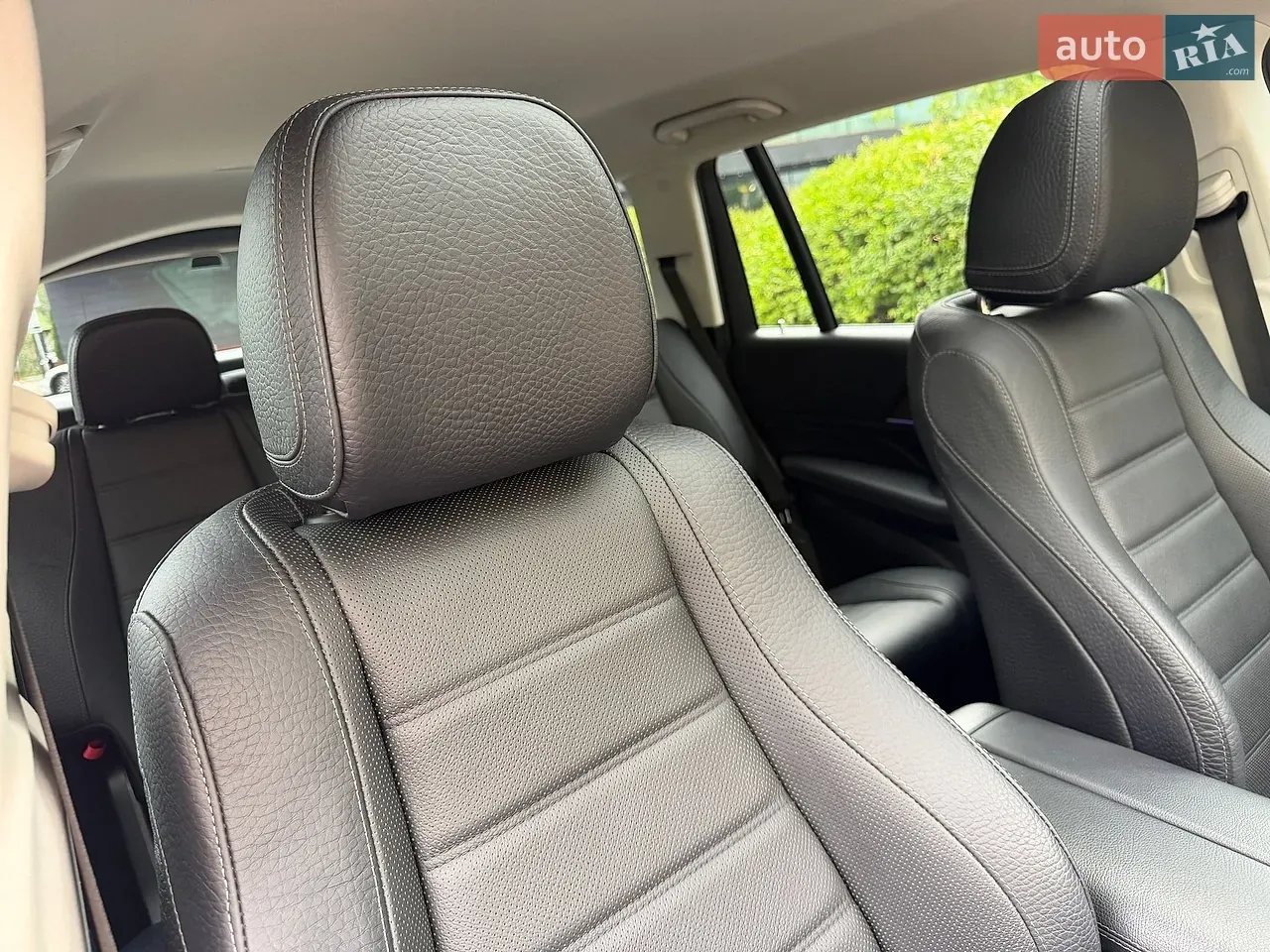 Mercedes-Benz Gls-Class 2023 photo 5