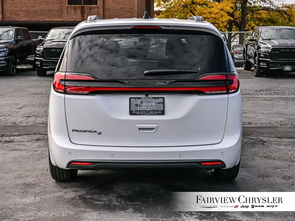 Chrysler Pacifica 2027 photo 5
