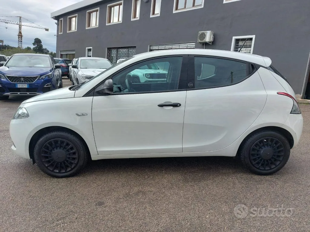 Lancia Ypsilon