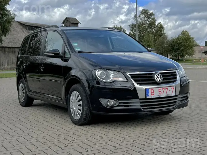 Volkswagen Touran 2010 photo 3