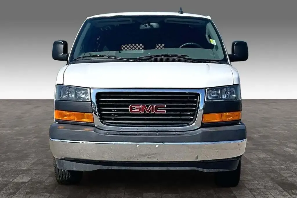 GMC Savana 2023 photo 3