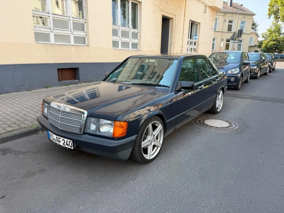 Mercedes-Benz 190 E