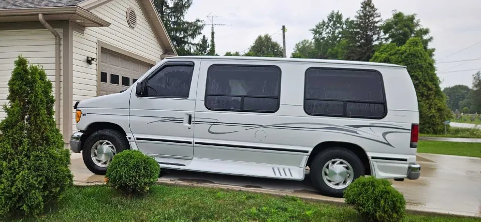 Ford E-150 2002 photo 5