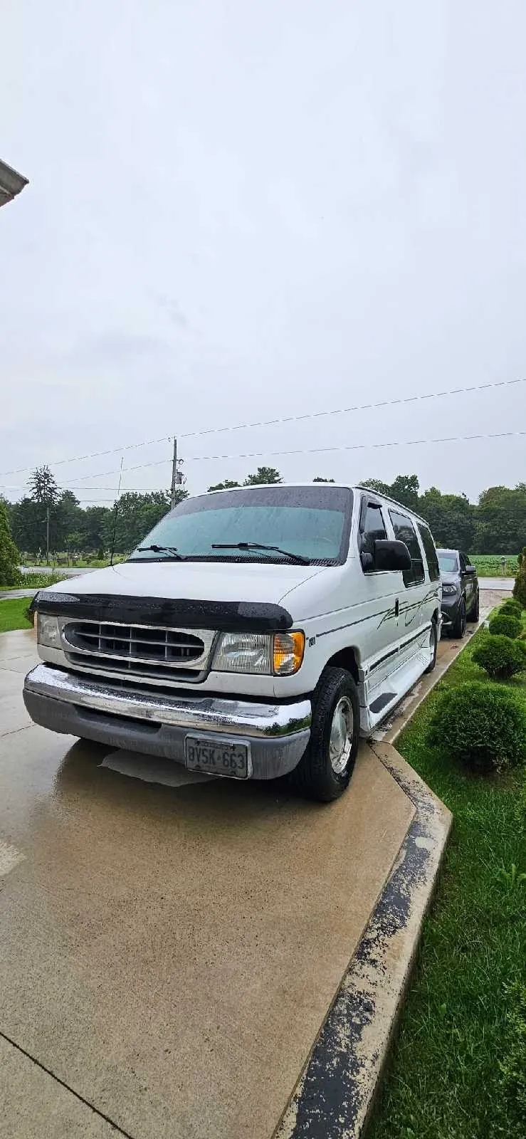 Ford E-150 2002 photo 2