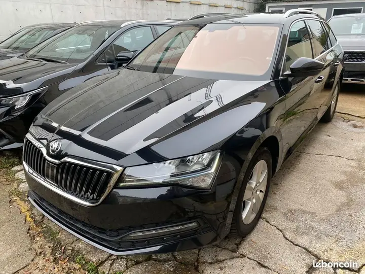 Skoda Superb 2022 photo 2