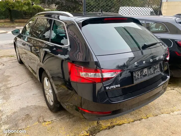 Skoda Superb 2022 photo 4