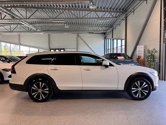 Volvo V90 Cross Country 2022 photo 2