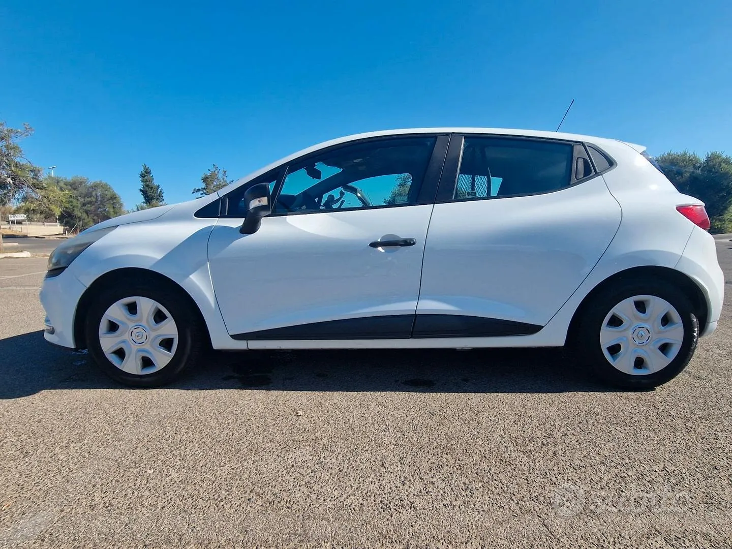 Renault Clio 2017 photo 2