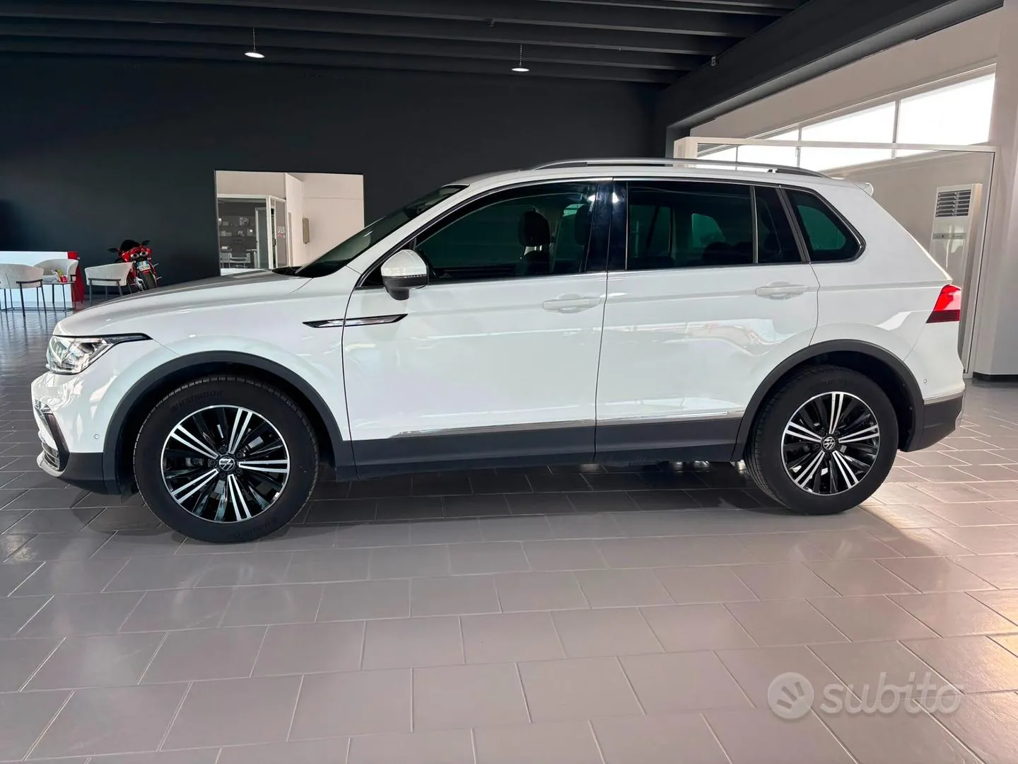 Volkswagen Tiguan 2022 photo 2