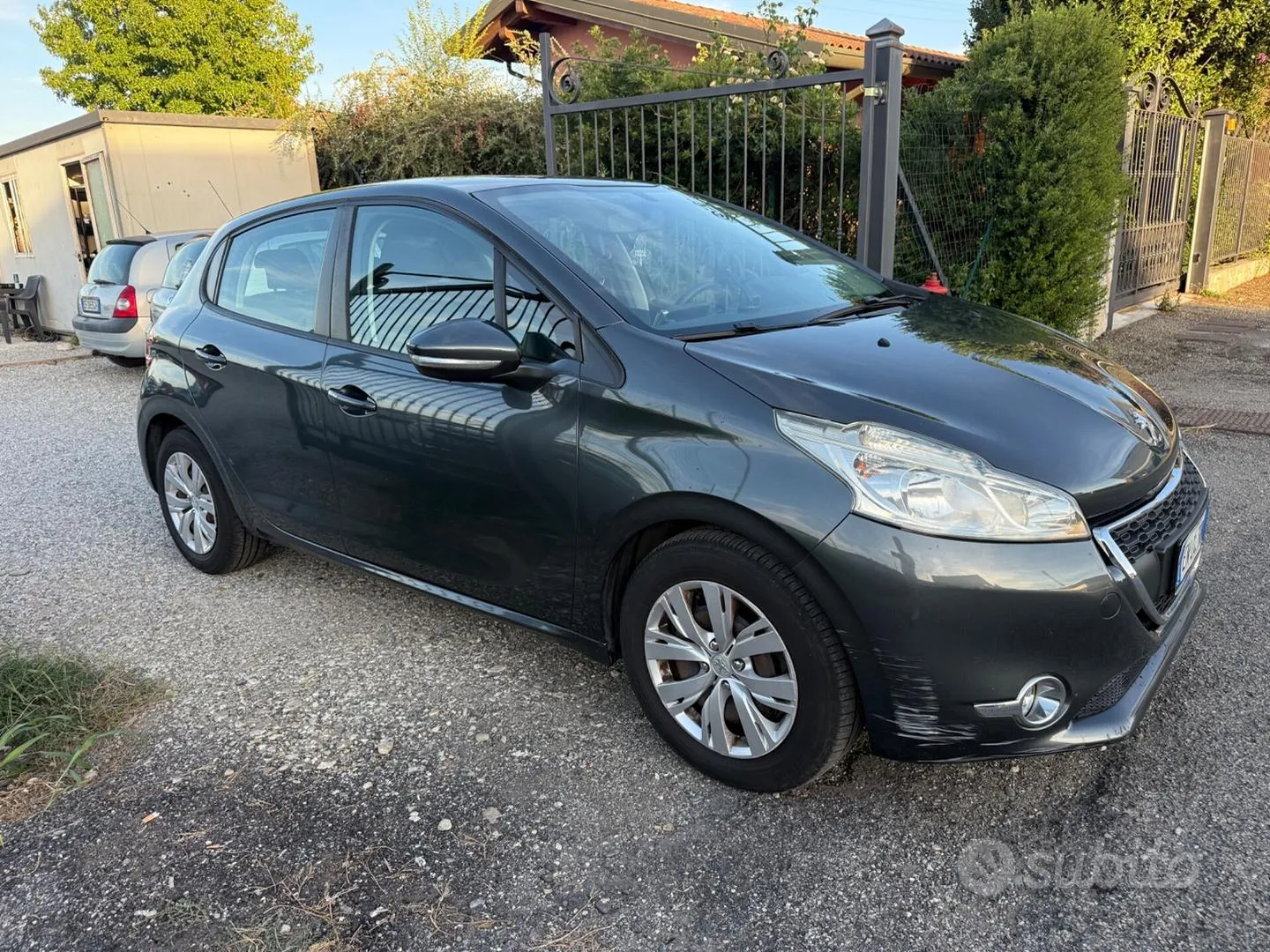 Peugeot 208 2012 photo 3