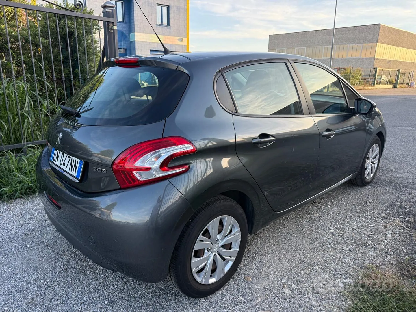Peugeot 208 2012 photo 4