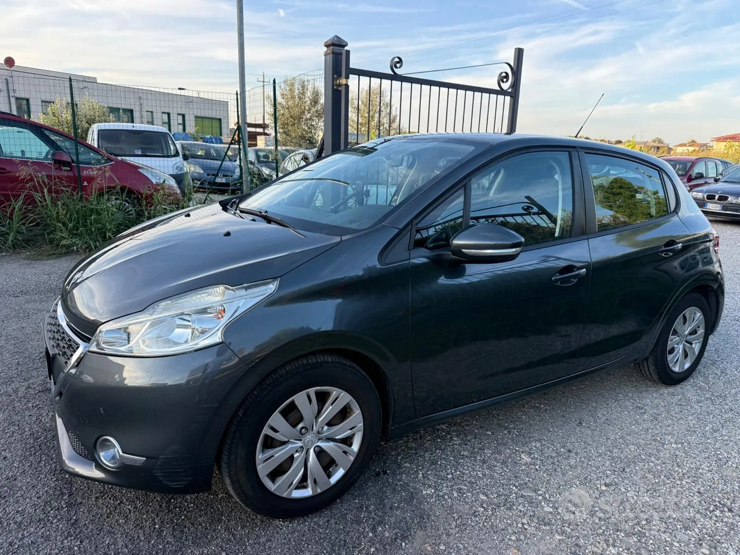 Peugeot 208 2012 photo 2