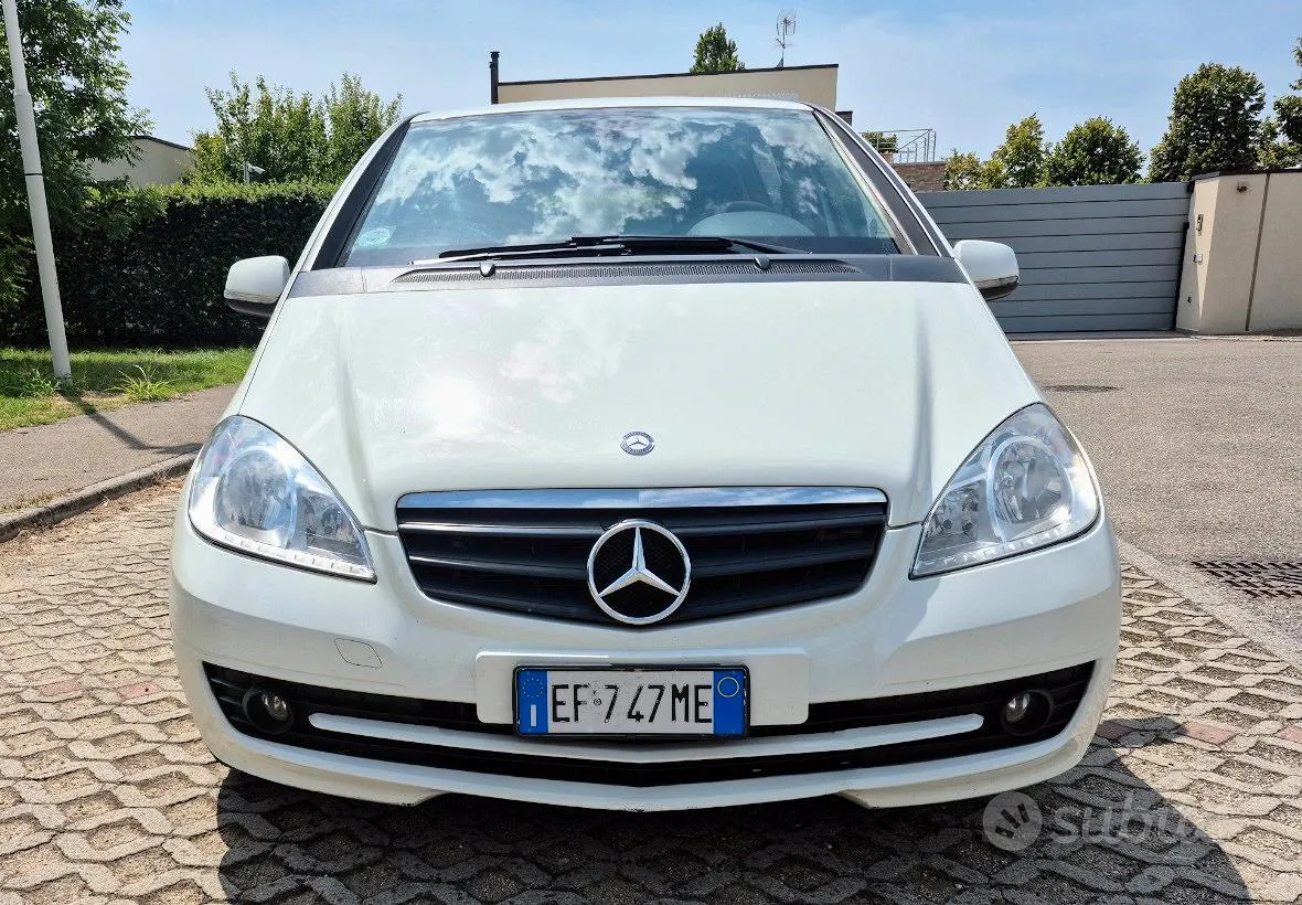 Mercedes-Benz A 2010 photo 2