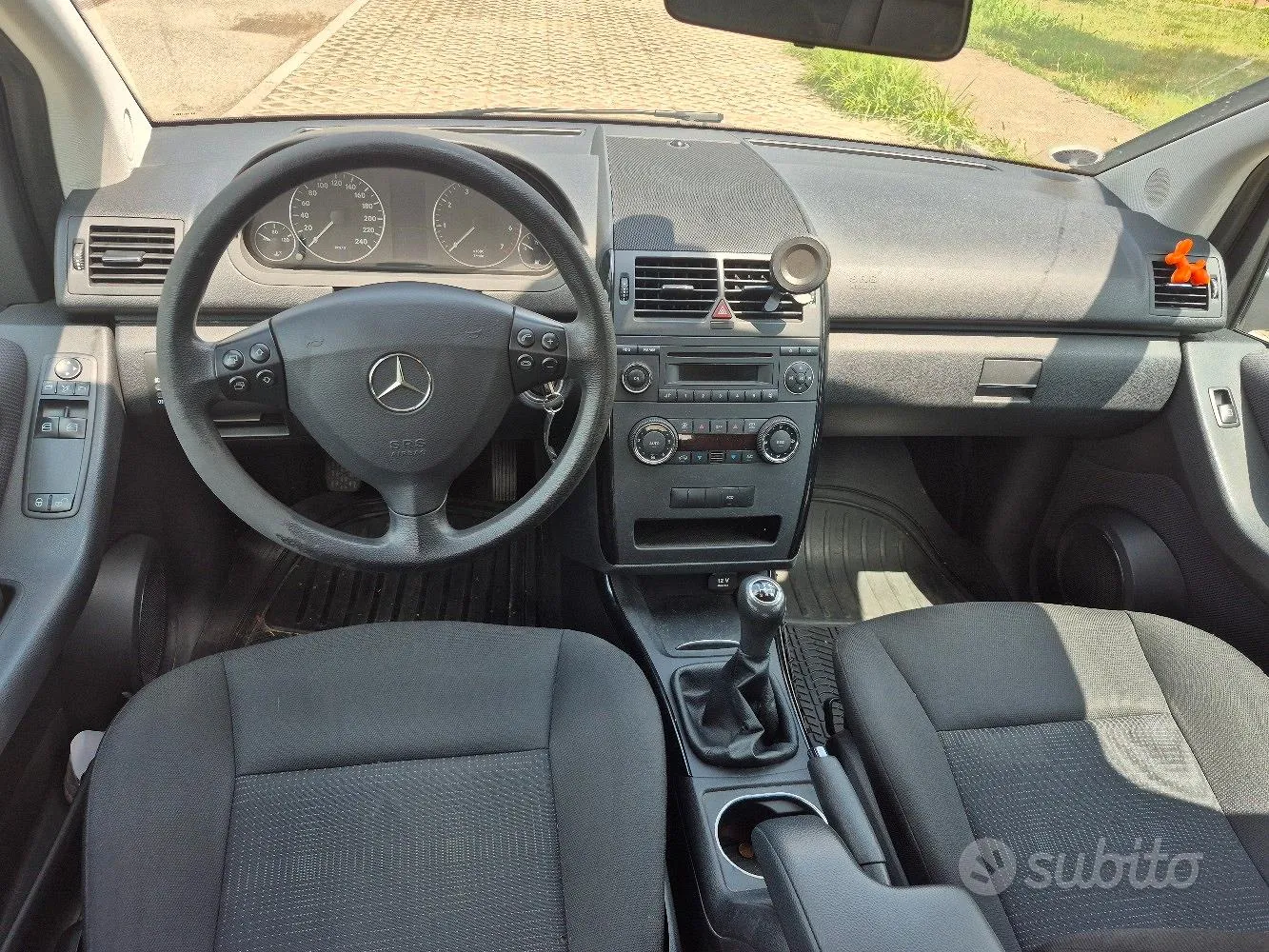 Mercedes-Benz A 2010 photo 5