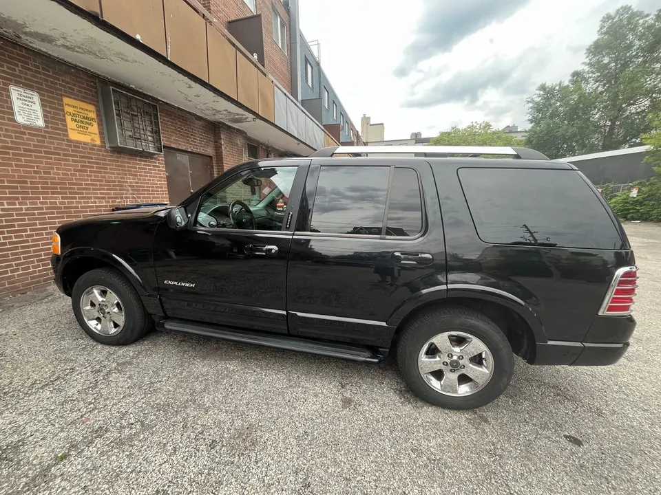Ford Explorer 2005 photo 2