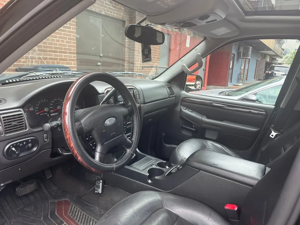 Ford Explorer 2005 photo 3