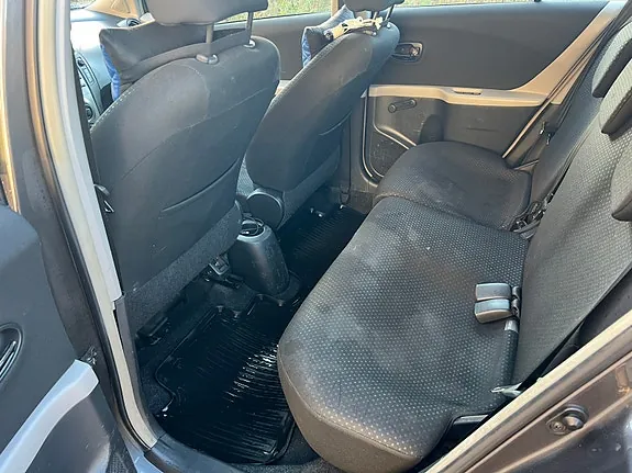 Toyota Yaris 2011 photo 5