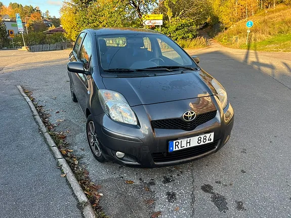 Toyota Yaris 2011 photo 2