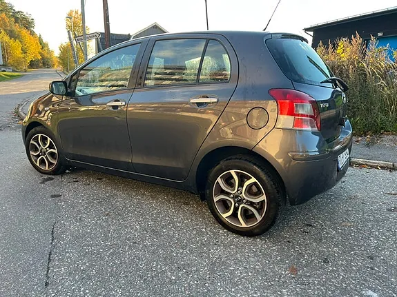 Toyota Yaris 2011 photo 3