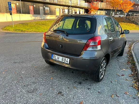 Toyota Yaris 2011 photo 4