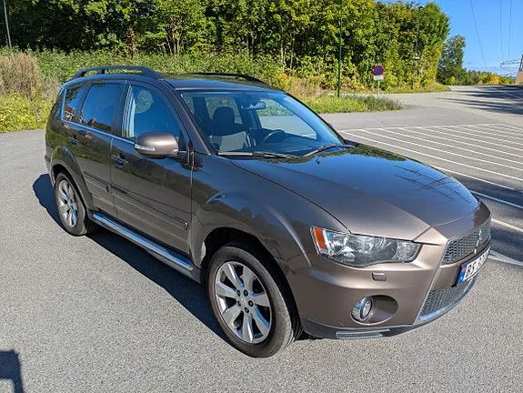 Mitsubishi Outlander 2011 photo 2