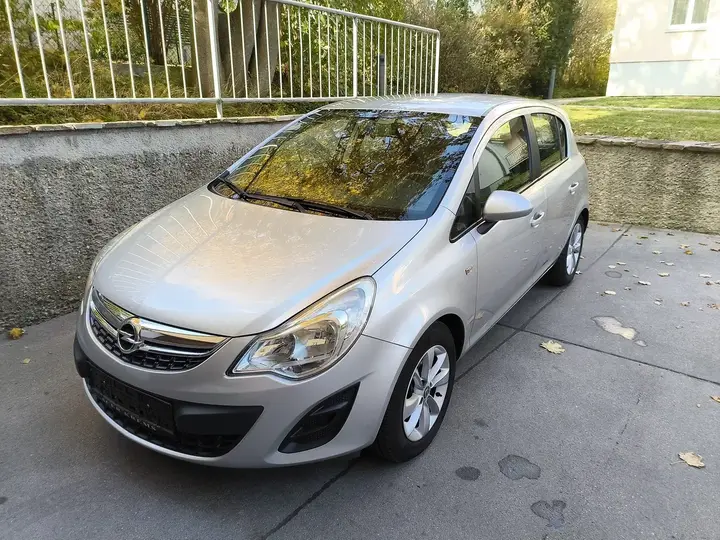 Opel Corsa 2011 photo 2