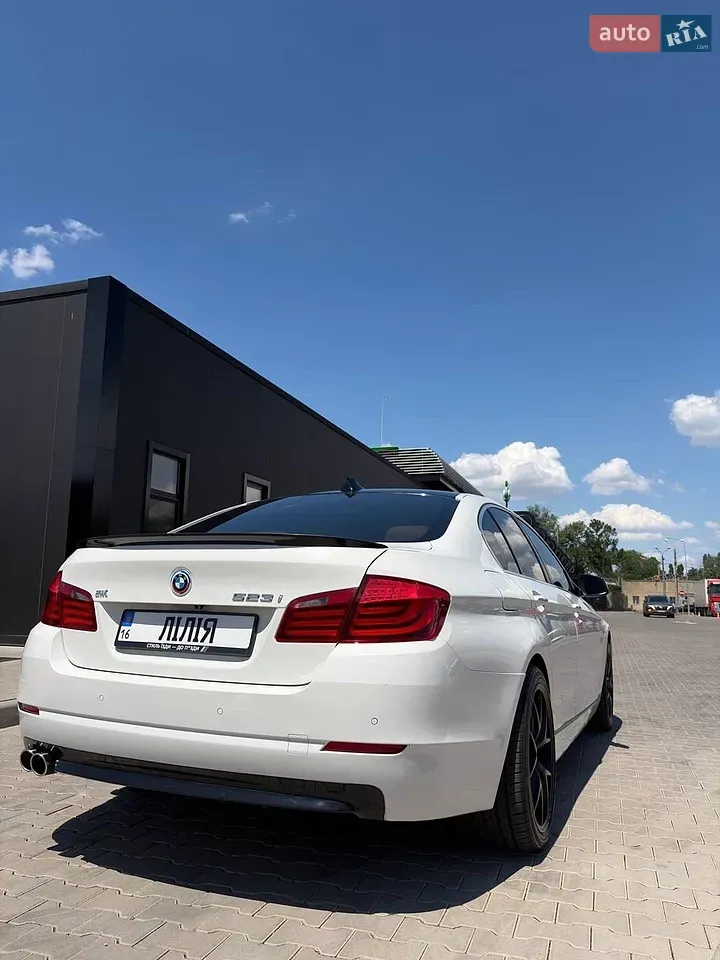 BMW 5 Series 2010 photo 3