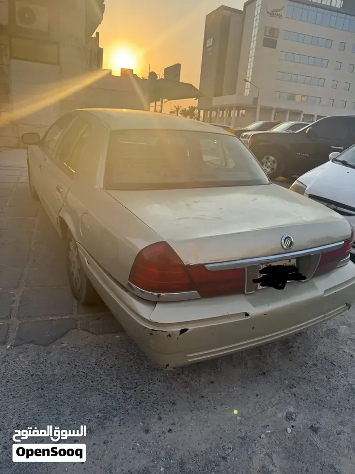 Ford Crown Victoria 2004 photo 4