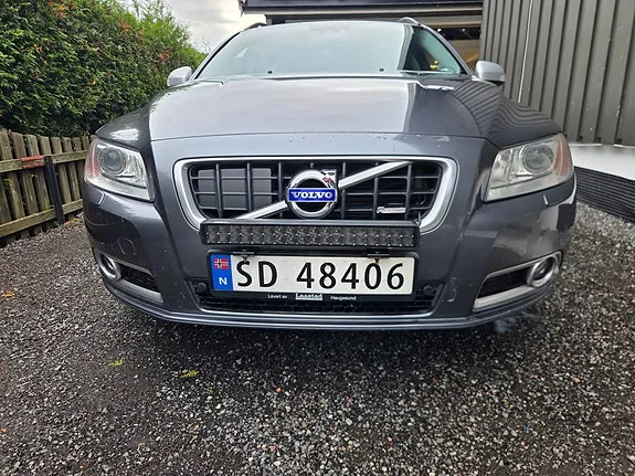 Volvo V70 2010 photo 2