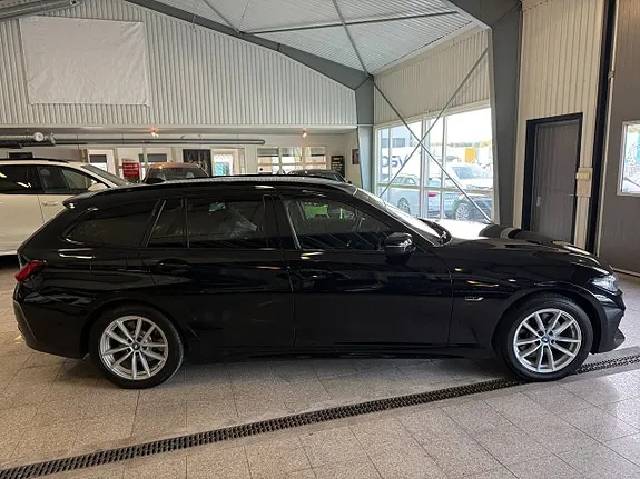 BMW 330E 2023 photo 2