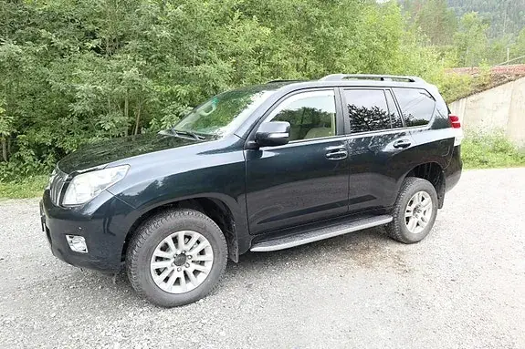 Toyota Land Cruiser 2010 photo 2