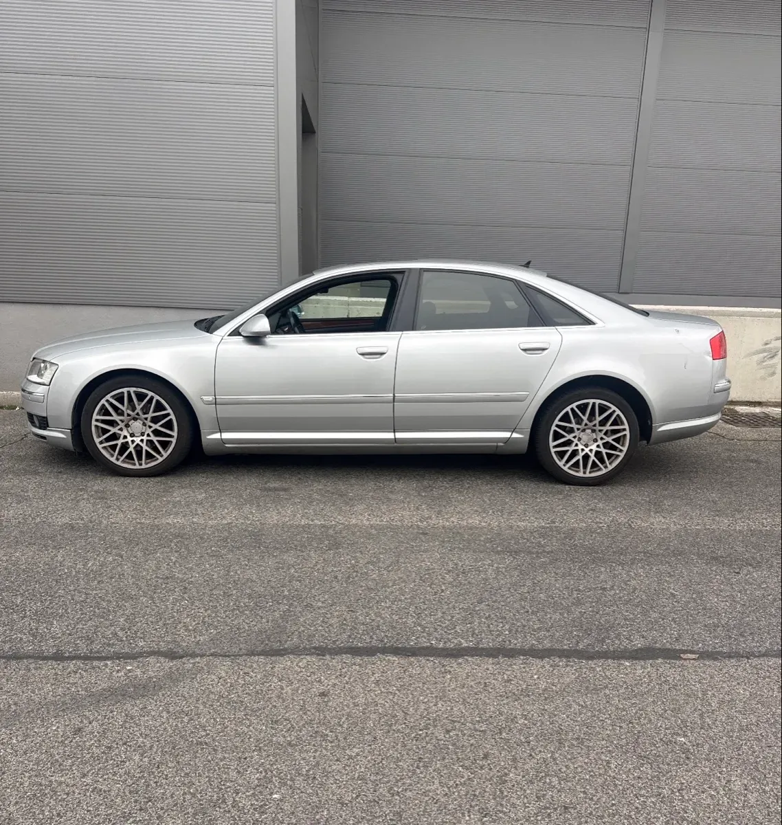 Audi A8 2004 photo 2