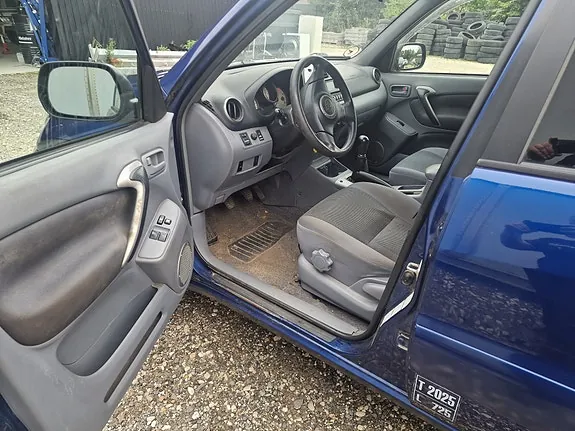 Toyota Rav4 2003 photo 4