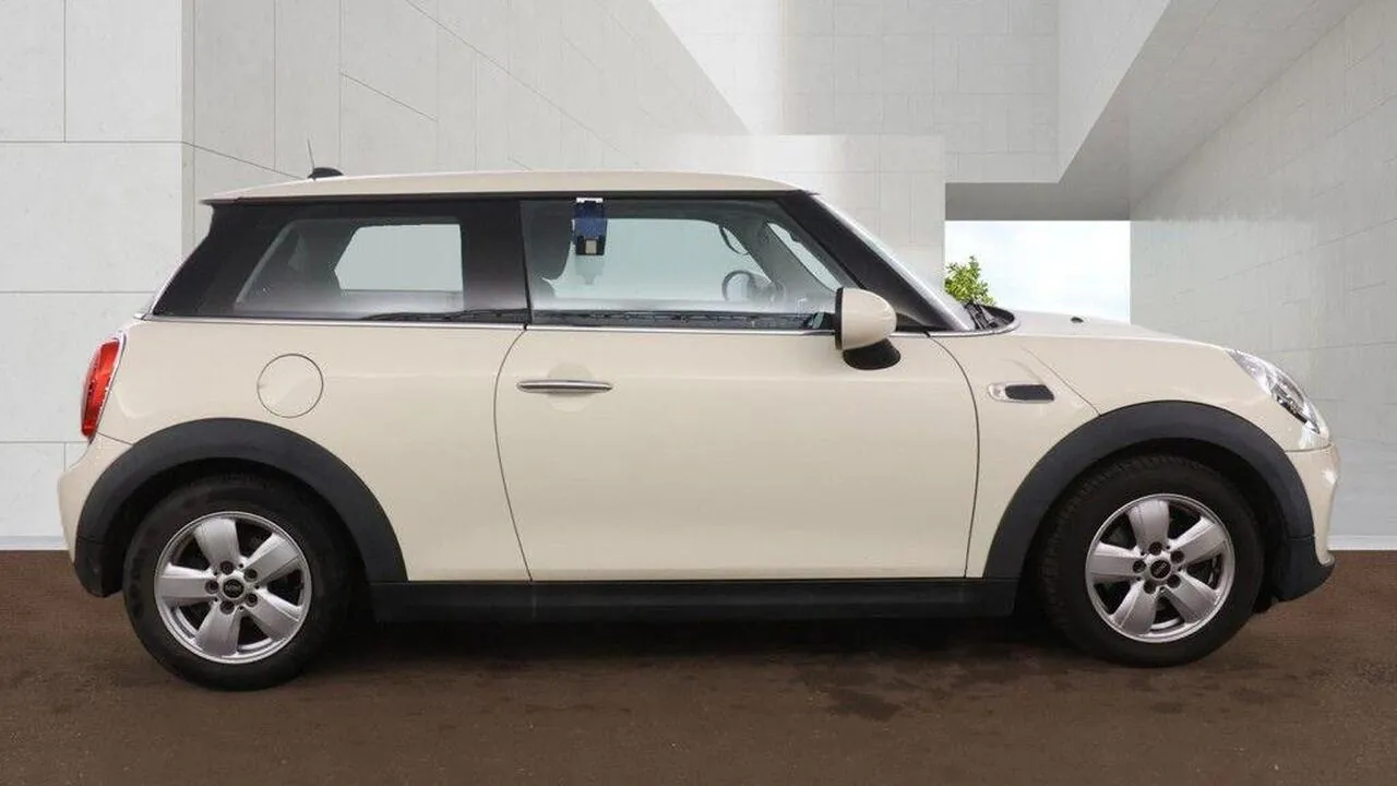 Mini Hatch 2015 photo 4