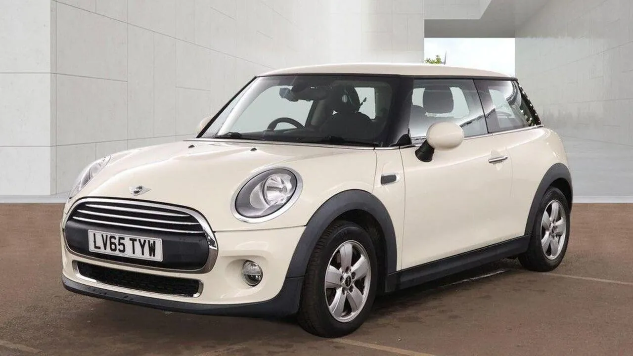 Mini Hatch 2015 photo 2